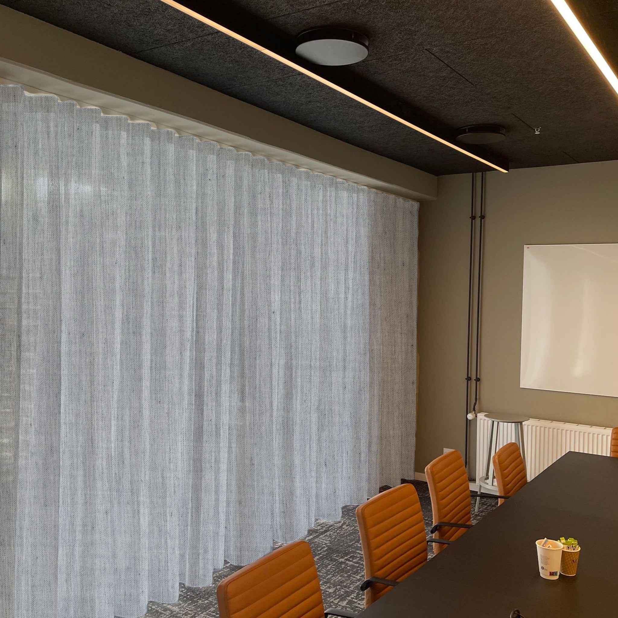 Carlucci Boundless - transparent gardin i sarte farver