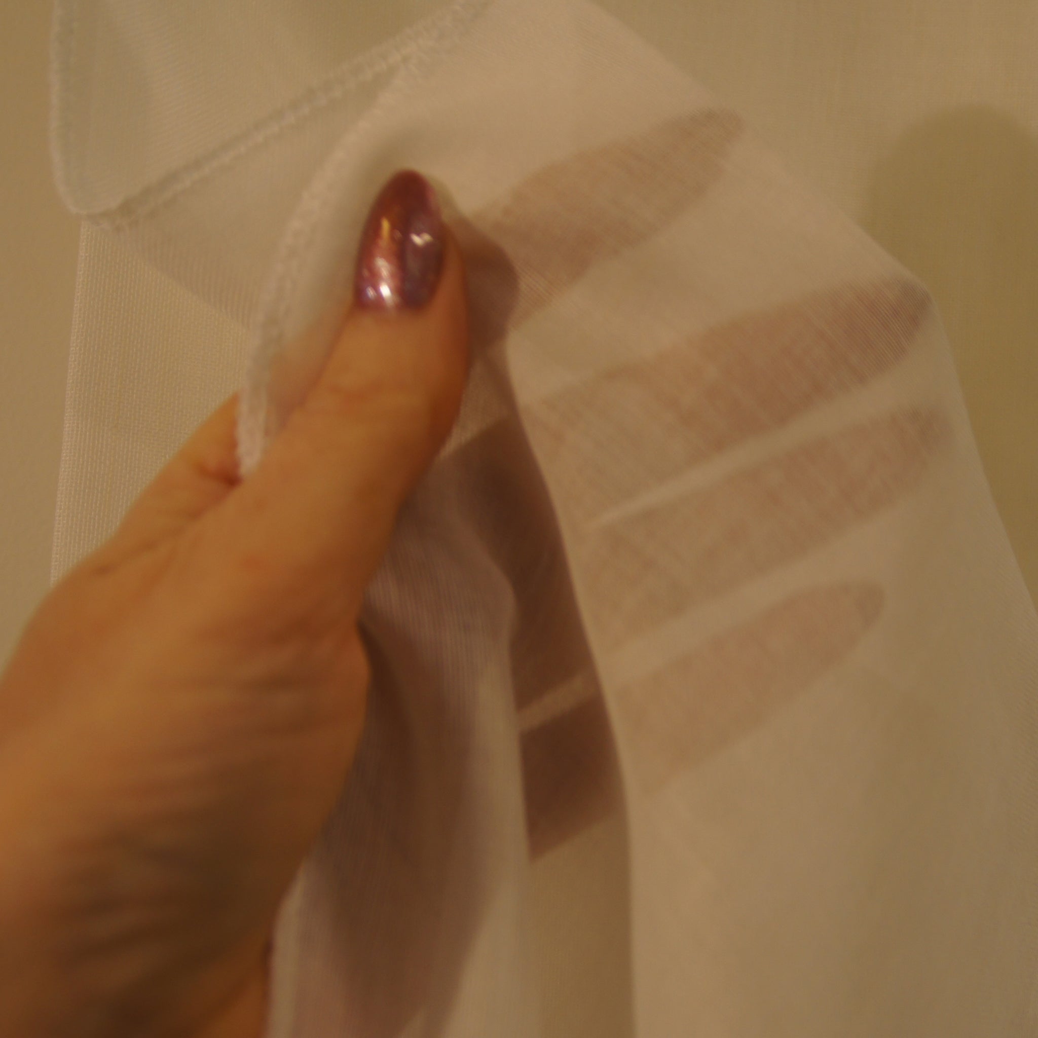Carlucci Boundless - transparent gardin i sarte farver