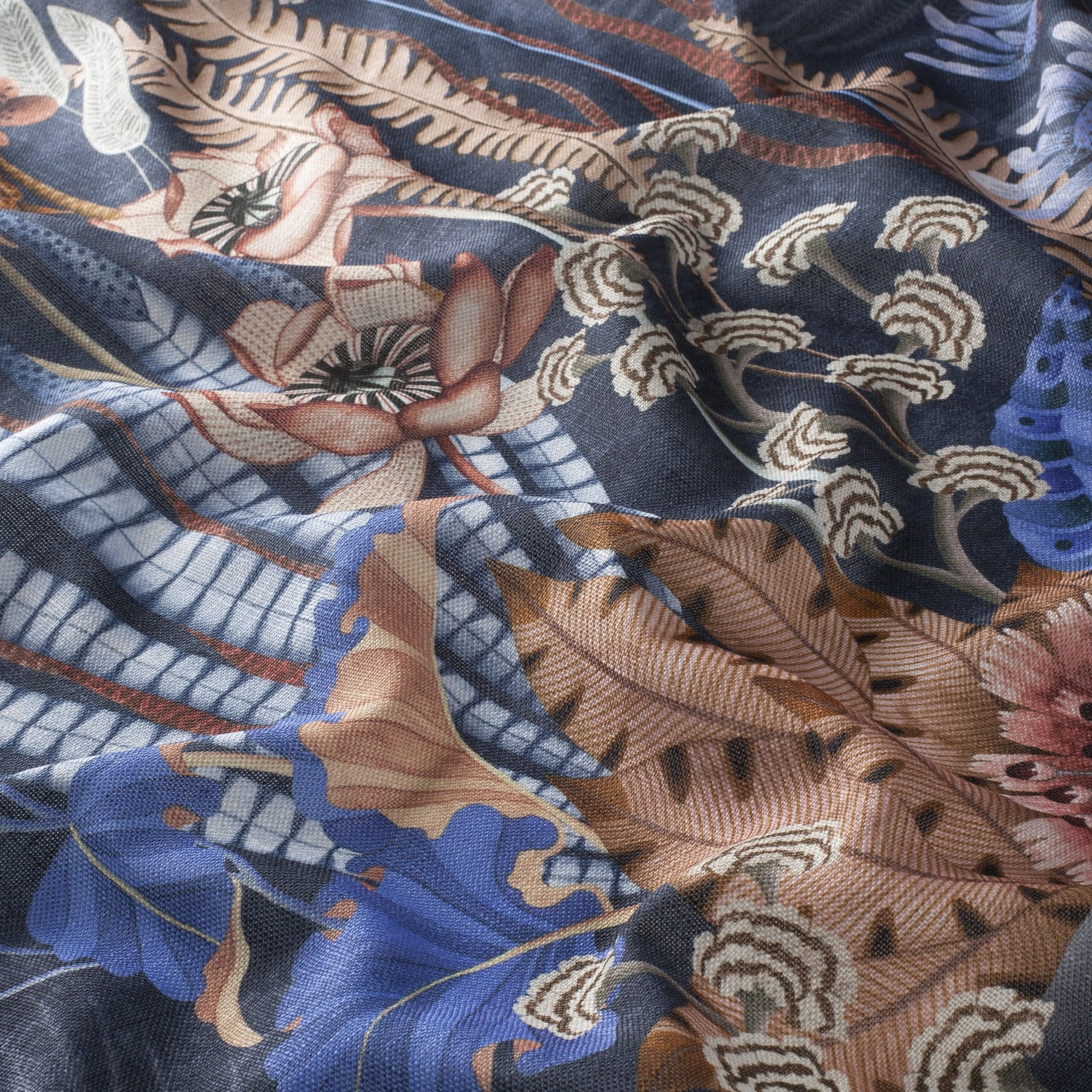 Chivasso Ritual Spirit - Printet blomsterstof til gardiner