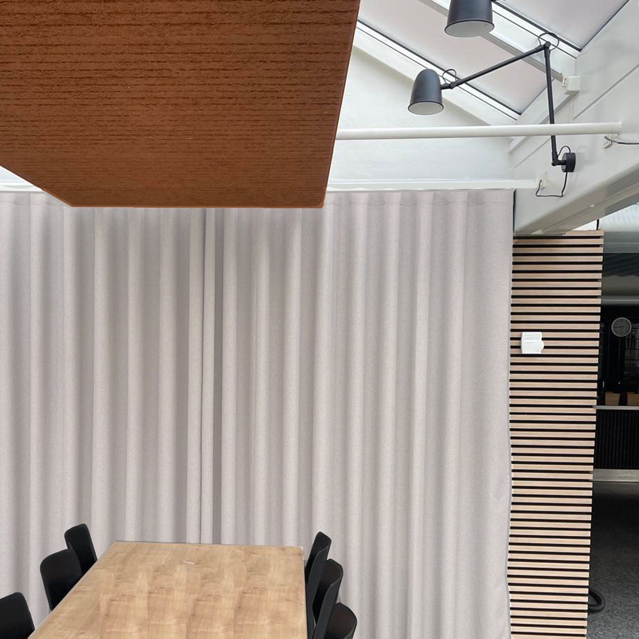 Chance - Let transparent gardin med Trevira CS