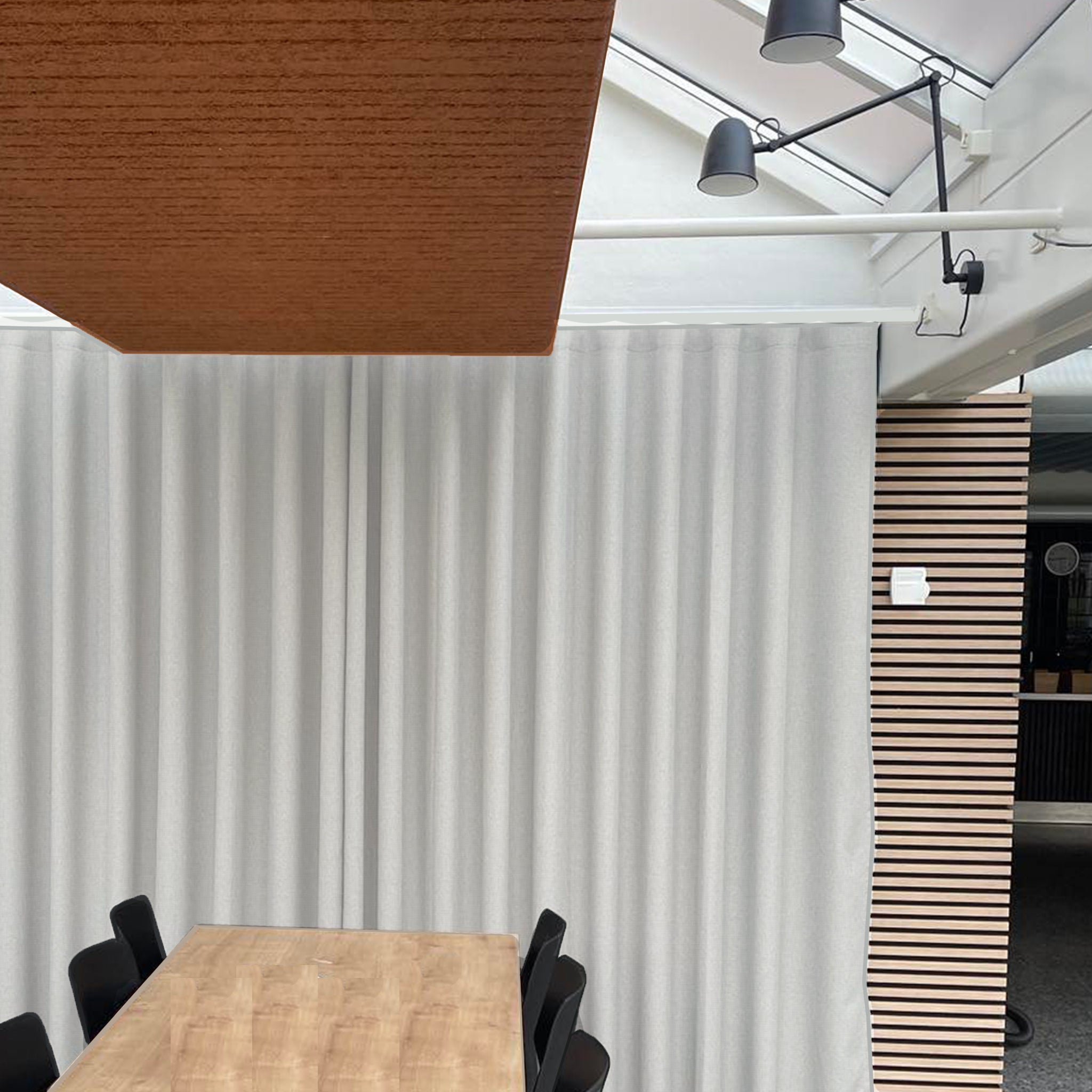Chance - Let transparent gardin med Trevira CS