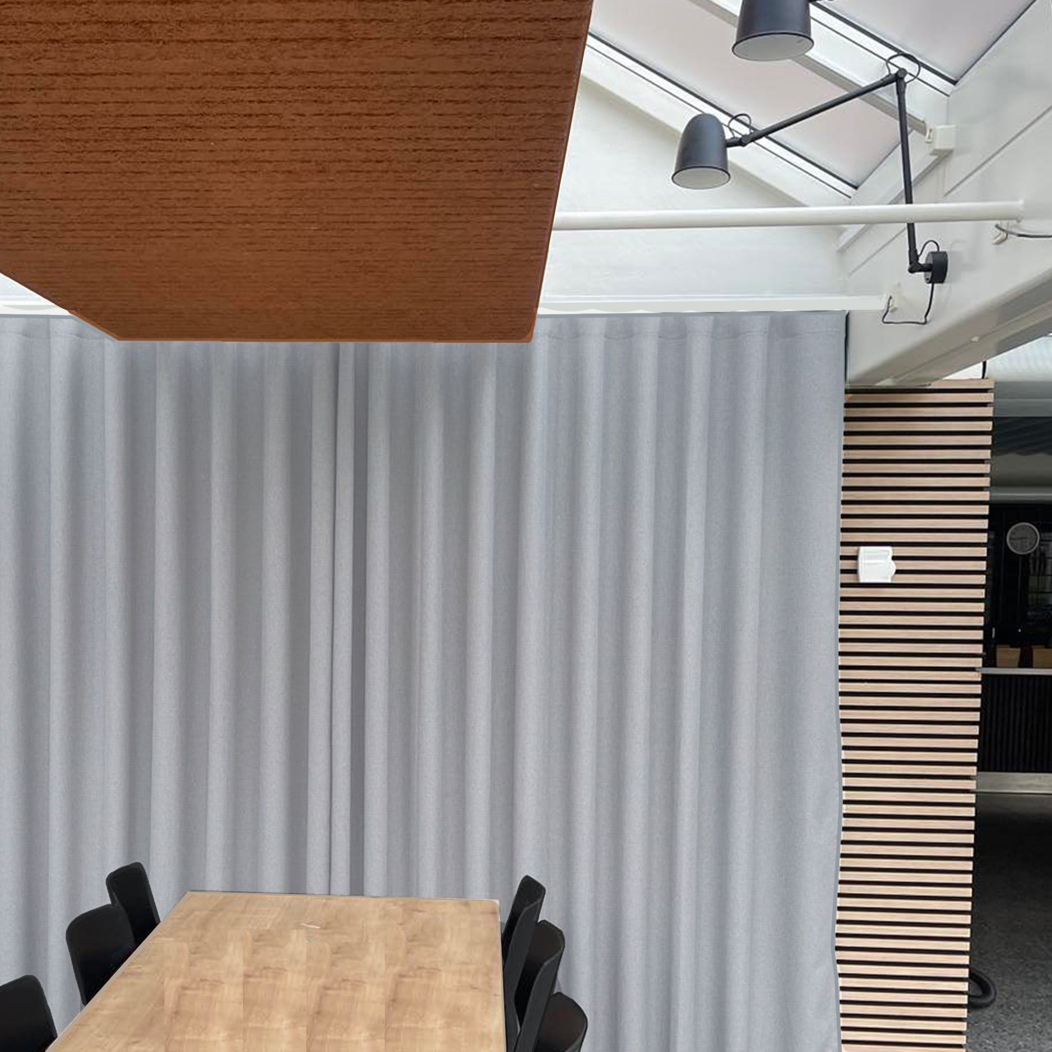Chance - Let transparent gardin med Trevira CS