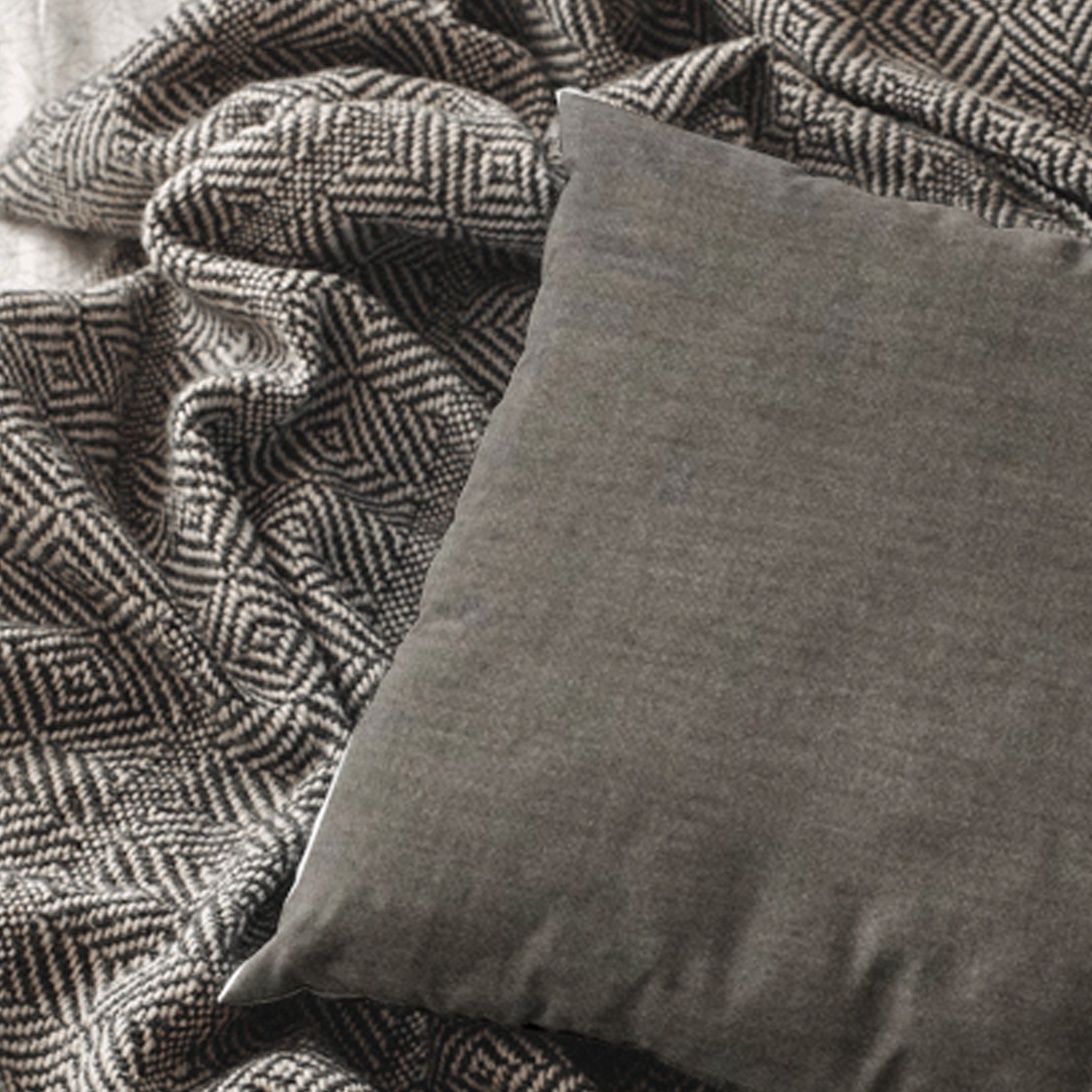 Nowa - Pude med vintage look i mørke farver