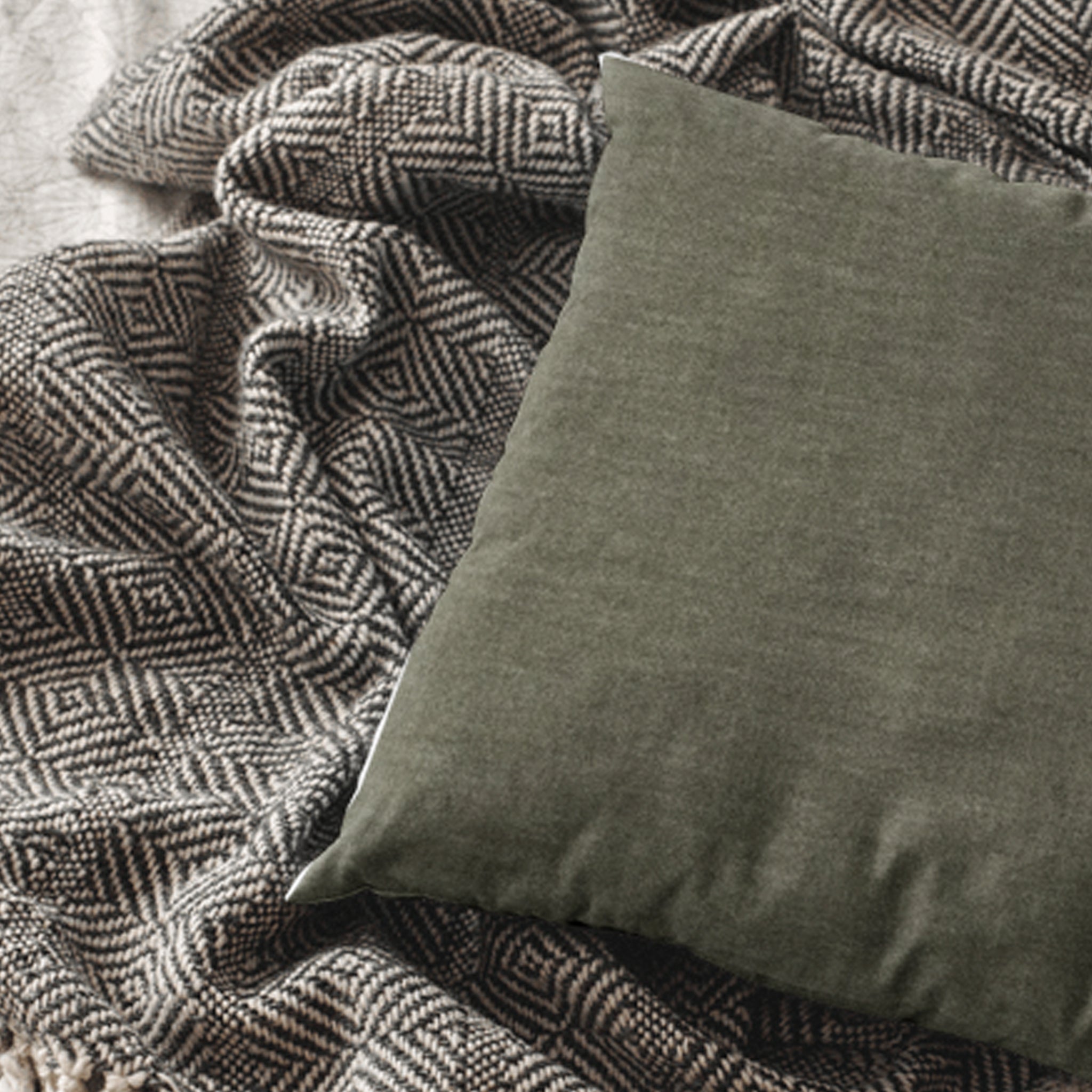Nowa - Pude med vintage look i mørke farver
