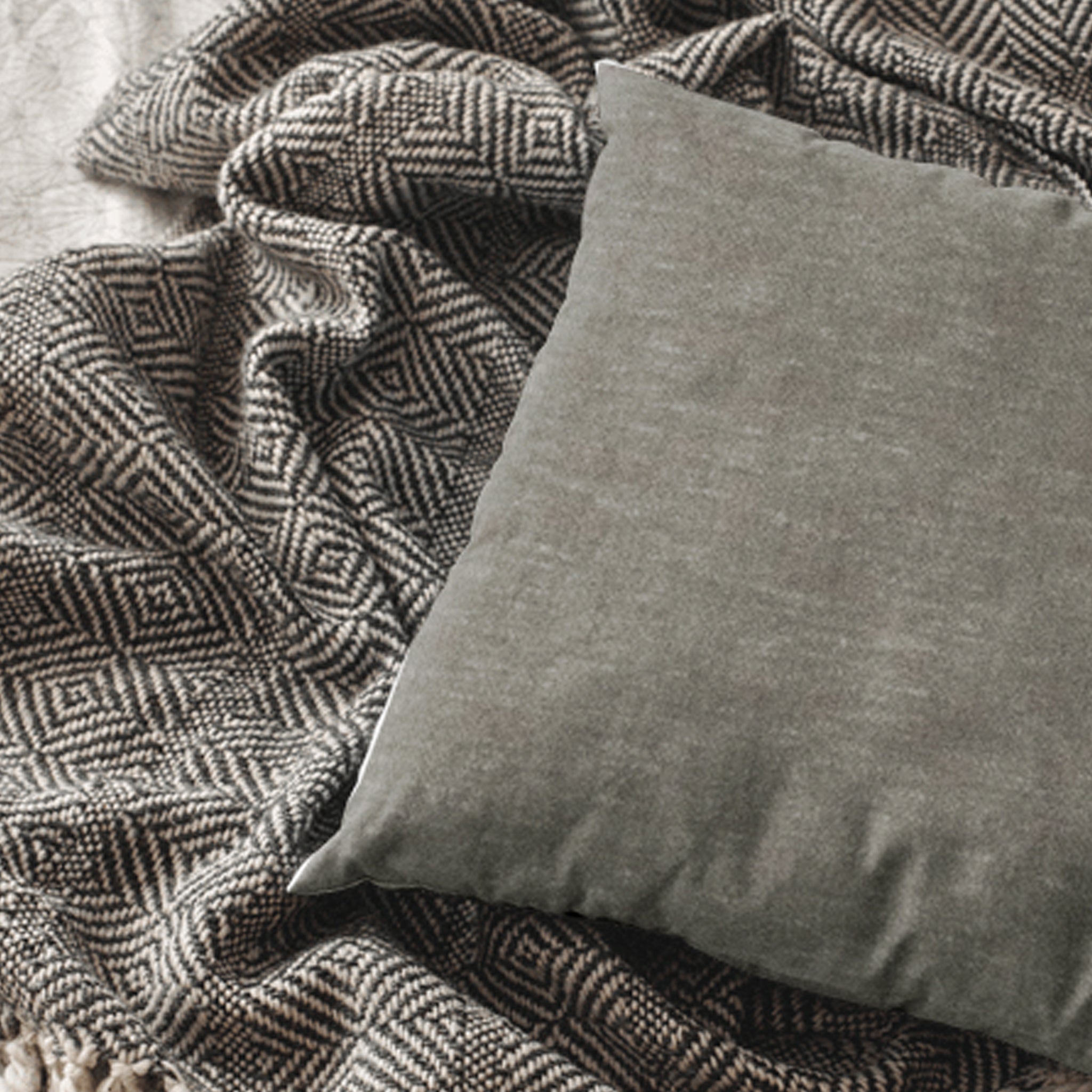 Nowa - Pude med vintage look i mørke farver