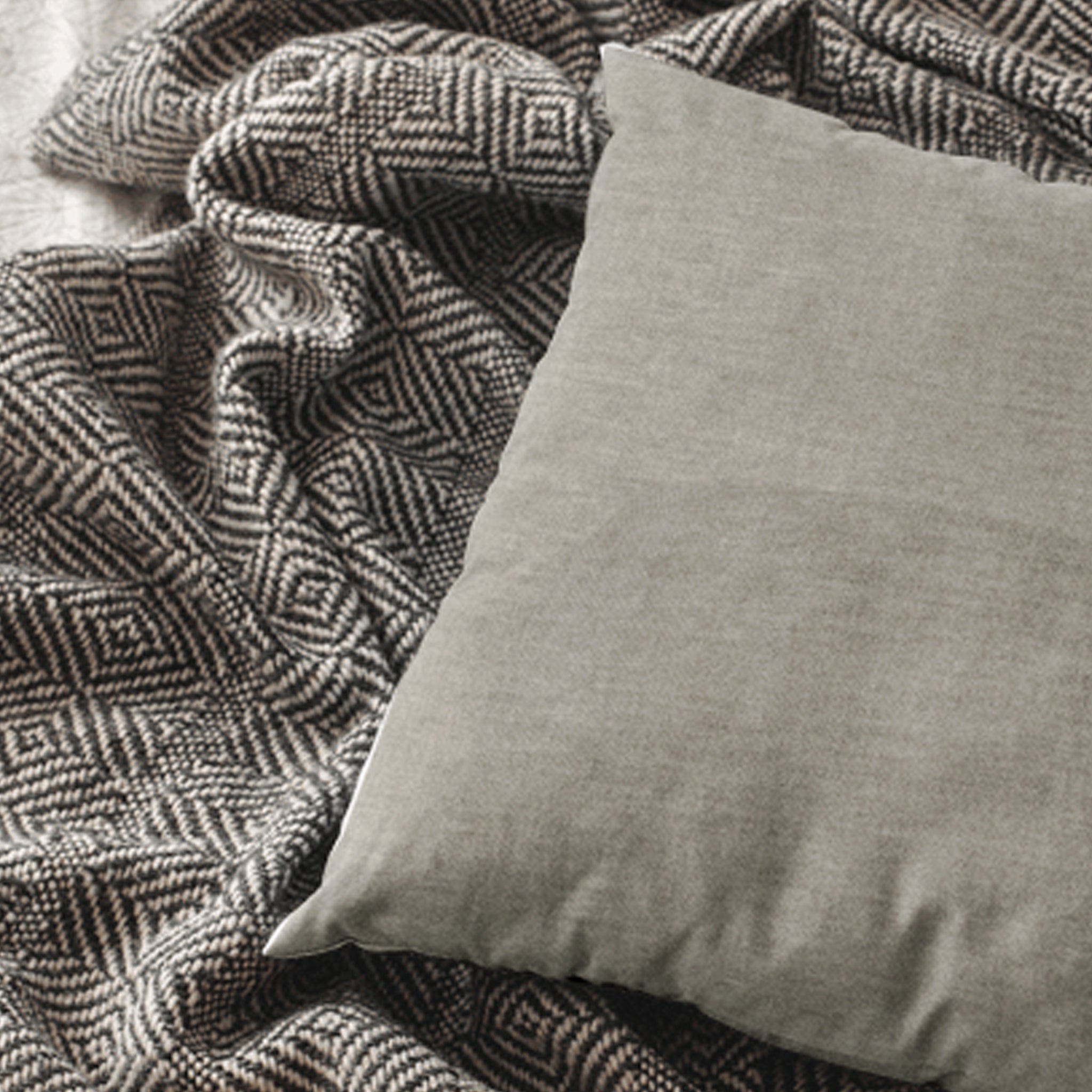 Nowa - Pude med vintage look i mørke farver