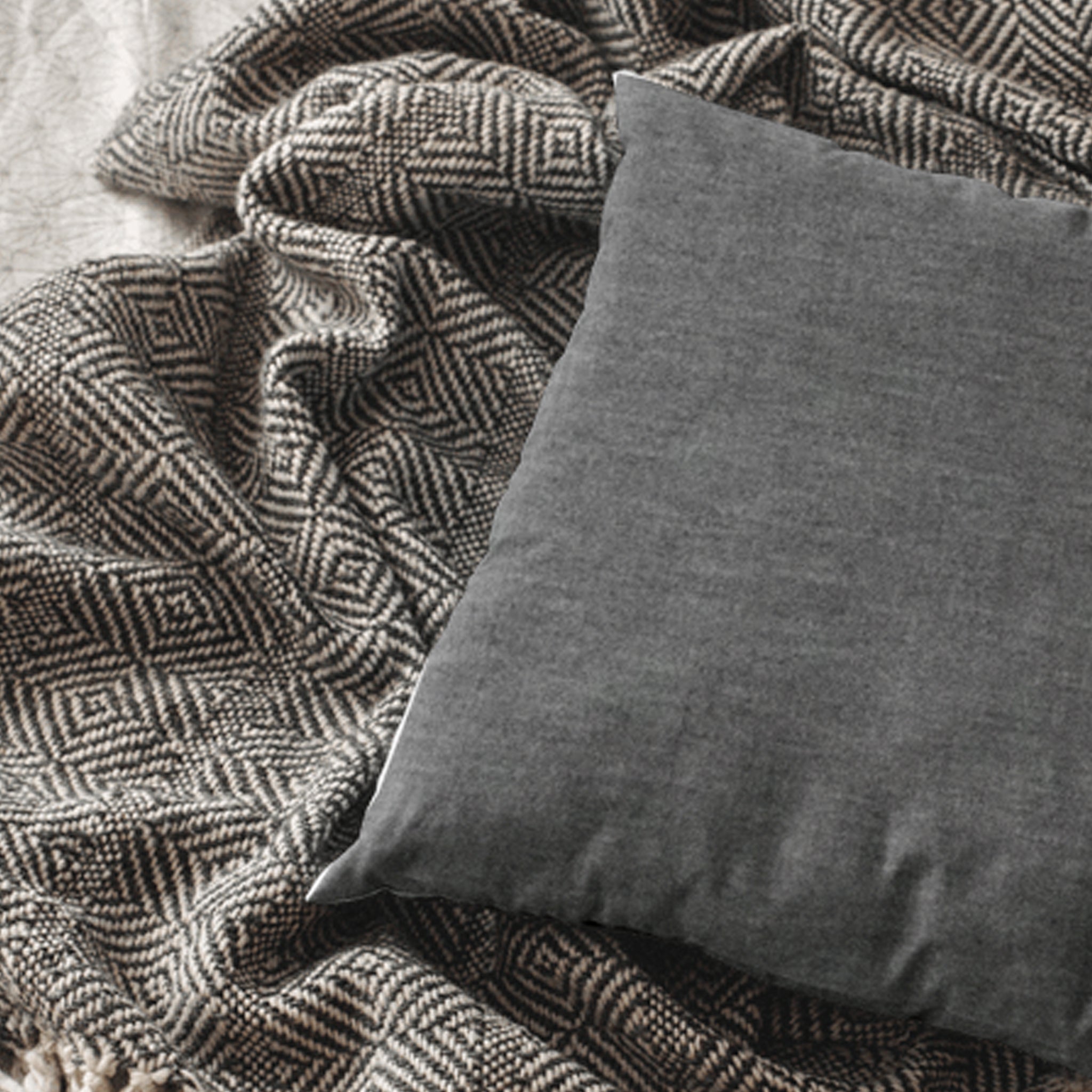 Nowa - Pude med vintage look i mørke farver