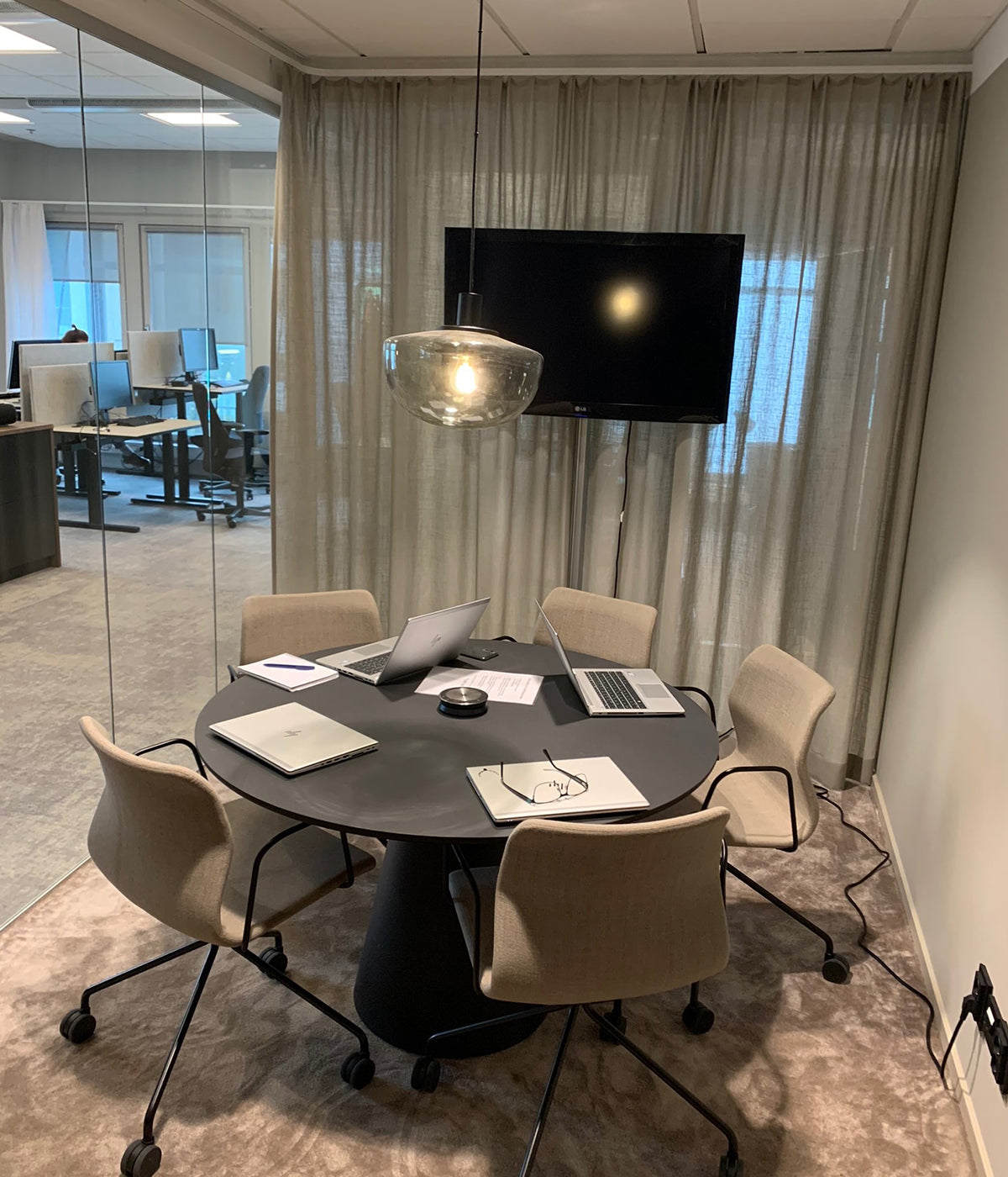 bæredygtige stofgardiner til kontor